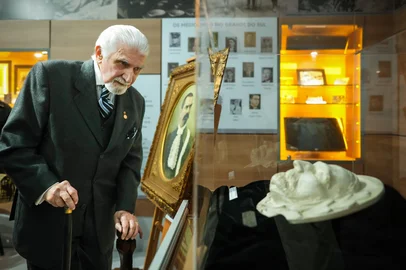 Jefferson Bernardes / Agência Preview Máscara do médico Eduardo Sarmento Leite da Fonseca doada ao Museu de História da Medicina.Neto Thiago Roberto Sarmento Leite fez a doação.<!-- NICAID(16309065) -->