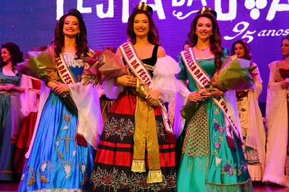 CAXIAS DO SUL, RS, BRASIL, 23/08/2025. Escolha da Rainha e Princesas da Festa Nacional da Uva 2026 (35ª Festa da Uva), realizada no Ginásio do Sesi. É a primeira vez que a escolha acontece no ginásio. (Porthus Junior/Agência RBS)<!-- NICAID(16108657) -->
