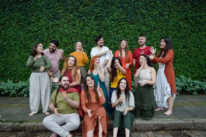 No próximo dia 26, sábado, o Coro Juvenil do Moinho/UCS realiza o 3º Encontro de Coros do COJmo.Na Sala Valentim Lazzarotto, às 20h, vão se apresentar o UPA! e Upa! Jovem, de Porto Alegre, o Madrigal Presto, de São Leopoldo e o Coro Juvenil do Moinho UCS. Também haverá uma participação especial das Meninas Cantoras de Nova Petrópolis.FOTO: Grupo Upa! Jovem, de Porto Alegre<!-- NICAID(15515741) -->