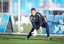 Brenno é desfalque em treino do Grêmio e será reavaliado para enfrentar o Bahia