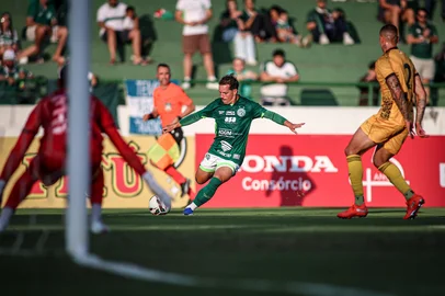 Raphael Silvestre / Guarani FC / Divulgação Guarani, do atacante Guilherme Cachoeira, enfrenta o Caxias na 10ª rodada da Série C<!-- NICAID(16305061) -->