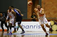 CAXIAS DO SUL, RS, BRASIL, 11/02/2026. Caxias do Sul Basquete x Pinheiros, jogo válido pela 29ª rodada do Novo Basquete Brasil - NBB 2025/2026 - realizado no ginásio do Sesi. (Porthus Junior/Agência RBS)Indexador: Porthus Junior<!-- NICAID(16223479) -->