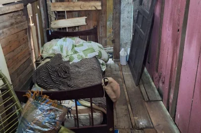 Mulher paga fiança e é solta depois de ser flagrada mantendo homem em cárcere-privado e maus-tratos, em Nova Prata <!-- NICAID(15612401) -->