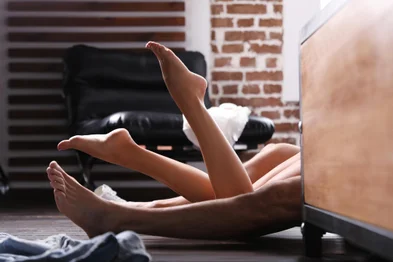 *A PEDIDO DE LUISA TESSUTO* Passionate young couple having sex on floor at home, closeup - Foto: New Africa/stock.adobe.comFonte: 284979969<!-- NICAID(15197282) -->