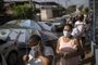 Pessoas usando máscara em Duque de Caxias, no Rio de Janeiro.<!-- NICAID(15035751) -->