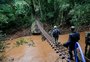 Com queda de ponte, comunidade Vila São Pedro, em Caxias, perde única ligação e improvisa pinguela