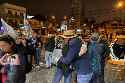 Neri O Carteiro comemora reeleição<!-- NICAID(15224589) -->
