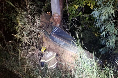 Homem morre após perder controle de veículo e colidir em árvore no norte do RS<!-- NICAID(16001800) -->