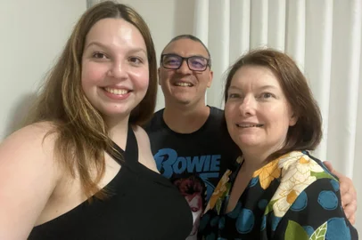 Samantha Pedroso, 22 anos, possui um tumor na região torácica, com fratura em uma vértebra. A compressão medular vem tirando gradualmente seus movimentos. Foto: Arquivo Pessoal<!-- NICAID(15878510) -->