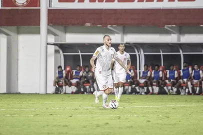 Zagueiro Ianson, ex-Tombense e Santa Cruz acerta com o Caxias para a disputa da Série C.<!-- NICAID(16225209) -->