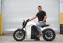 A moto elétrica de R$ 25,9 mil criada por empresa do Canadá com sede no RS