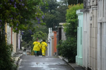 CAXIAS DO SUL, RS, BRASIL, 31/10/2023. A reportagem foi até o Cemitério Público Municipal, no bairro Marechal Floriano, para ver as condições do local e os preparativos para o dia de Finados. (Bruno Todeschini/Agência RBS)Indexador: BTK<!-- NICAID(15584493) -->