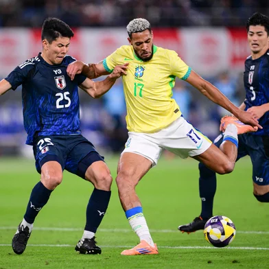 Brazil's midfielder Joelinton (C) shoots the ball during the international football friendly match between Japan and Brazil at the Tokyo stadium in Chofu, Tokyo prefecture on October 14, 2025. (Photo by Yuichi YAMAZAKI / AFP)Editoria: SPOLocal: Ch?fuIndexador: YUICHI YAMAZAKISecao: soccerFonte: AFPFotógrafo: STF<!-- NICAID(16145883) -->
