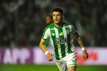 CAXIAS DO SUL, RS, BRASIL, 29/08/2024. Juventude x Corinthians, jogo de ida das quartas de final da Copa do Brasil 2024 e realizado no estádio Alfredo Jaconi. Na foto, zagueiro Danilo Boza (Porthus Junior/Agência RBS)<!-- NICAID(15854122) -->