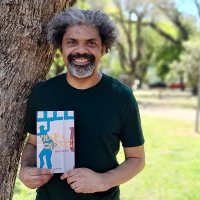 Nos dias 13 e 14 de junho, o Sesc Caxias do Sul realiza a oficina gratuita "Cinema Negro: História, Cineastas e Linguagens", com o jornalista e crítico de cinema Daniel Rodrigues. A atividade é voltada a professores, artistas, estudantes de cinema, audiovisual e produção cultural, além do público em geral. Vagas limitadas.<!-- NICAID(16048143) -->