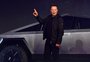 Veja o teste de colisão do carro "indestrutível" de Elon Musk