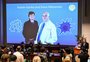 Prêmio Nobel de Medicina 2023 vai para Katalin Karikó e Drew Weissman, com pesquisas sobre vacinas que ajudaram a enfrentar a covid-19
