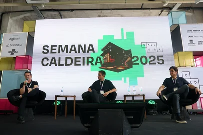 PORTO ALEGRE, RS, BRASIL - 02-10-2025: Semana Caldeira apresenta a palestra “Liderar é Arriscar: Visões que Transformam Mercados”, com os painelistas Guilherme Benchimol, da XP Investimentos, e Marciano Testa, da Agibank. Foto: Camila Hermes/Agência RBS.<!-- NICAID(16137652) -->