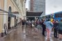Trensurb segue sem previsão de liberação de estações afetadas pelo avanço do Guaíba; final de tarde também é marcado por filas ao lado da estação Mercado - Foto: Jean Costa/Agência RBS<!-- NICAID(15605763) -->