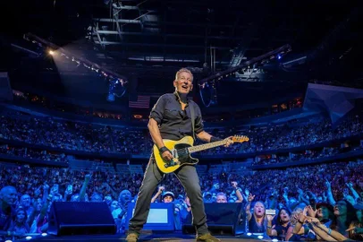 Bruce Springsteen <!-- NICAID(15774557) -->