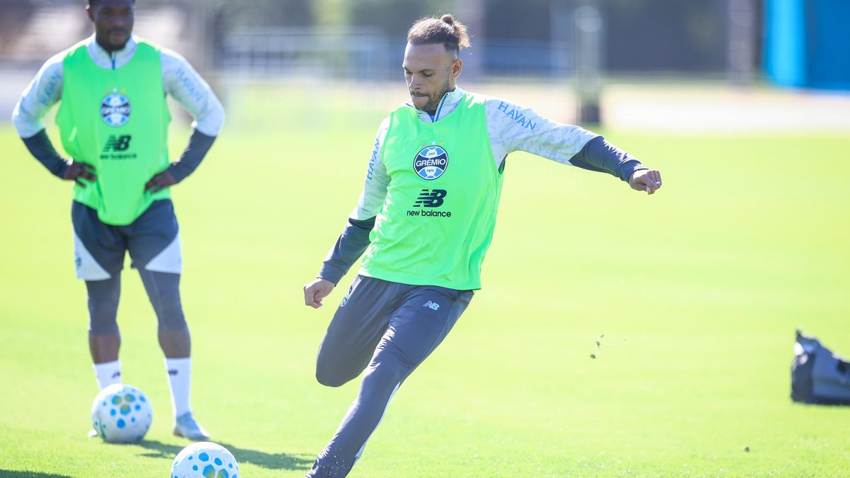 Gripado, atacante do Grêmio vira dúvida para amistoso contra o Cruzeiro