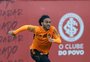 Meia deixa o Inter e acerta com o Vila Nova 