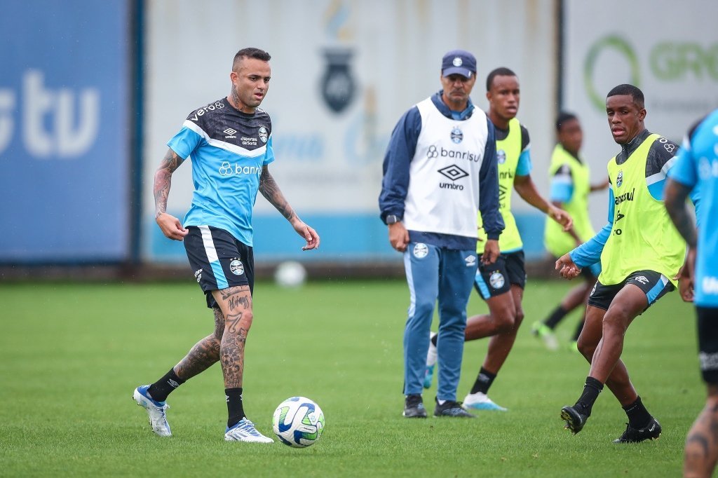 Após perder chance de liderar o Brasileirão, Grêmio se reapresenta sem selecionáveis