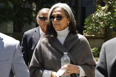 NEW YORK, NEW YORK - MAY 20: Regina Ventura, mother of Cassie Ventura, departs the Manhattan Federal Court during the Sean "Diddy" Combs' trial on May 20, 2025 in New York City. Combs, 55, has pleaded not guilty on all counts, which include a racketeering charge alleging the hip-hop pioneer was the leader of a sex crime ring that included drug-fueled sex parties through the use of force, threats and violence   John Lamparski/Getty Images/AFP (Photo by John Lamparski / GETTY IMAGES NORTH AMERICA / Getty Images via AFP)<!-- NICAID(16042492) -->