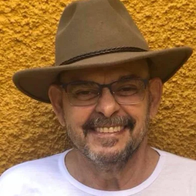 Primeiro homem trans a ser operado no Brasil, João W. Nery morreu na sexta-feira, aos 68 anos, vítima de câncer, em Niterói, no Rio de Janeiro. A notícia foi confirmada pela mulher do ativista, Sheila Saleswi. As informações são do jornal O Globo.<!-- NICAID(13804254) -->
