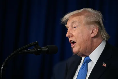 US President Donald Trump speaks to the press following US military actions in Venezuela, at his Mar-a-Lago residence in Palm Beach, Florida, on January 3, 2026. President Trump said Saturday that US forces had captured Venezuelan leader Nicolas Maduro after launching a "large scale strike" on the South American country. (Photo by Jim WATSON / AFP)Editoria: WARLocal: Palm BeachIndexador: JIM WATSONSecao: international relationsFonte: AFPFotógrafo: STF<!-- NICAID(16197376) -->