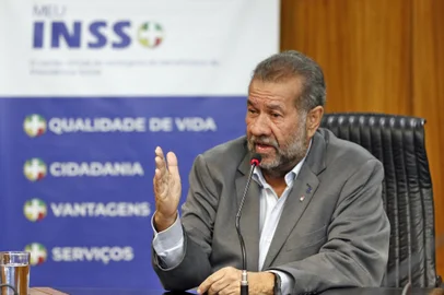 Brasília (DF), 28/11/2024 - O ministro da Previdência Social, Carlos Lupi fala durante lançamento do cartão Meu INSS Vale+. Foto: Bruno Peres/Agência Brasil<!-- NICAID(15924875) -->