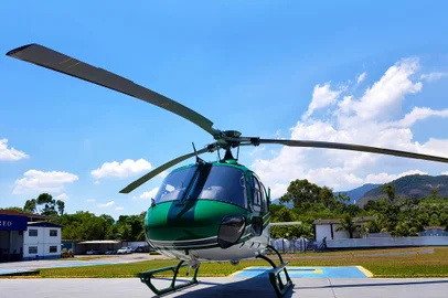 Helicóptero que realiza viagens de Porto Alegre para Canela<!-- NICAID(15520660) -->