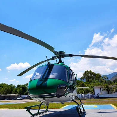 Helicóptero que realiza viagens de Porto Alegre para Canela<!-- NICAID(15520660) -->