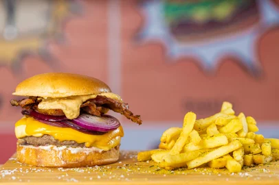 Basic - Friends & Burgers<!-- NICAID(15552279) -->