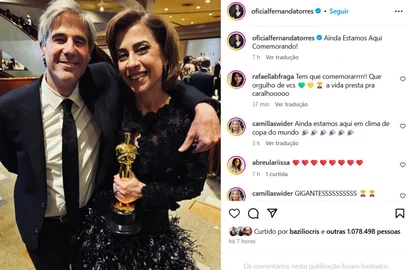 Fernanda Torres comemora prêmio<!-- NICAID(15987567) -->