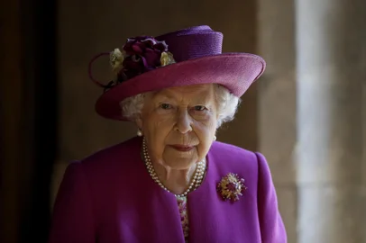 (FILES) In this file photo taken on June 8, 2018 Britain's Queen Elizabeth II walks through "The Queen's Diamond Jubilee Galleries" at Westminster Abbey in London. - Elizabeth II celebrates her 95th birthday on Wednesday, April 21, four days after having buried her husband of 73 years, Prince Philip, whom she described as her great "support". (Photo by Kirsty Wigglesworth / POOL / AFP)<!-- NICAID(14763206) -->