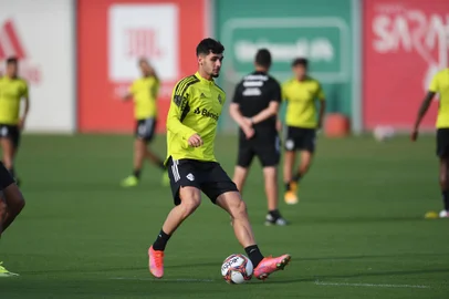 Treino do Inter no CT Parque Gigante. Na foto, o volante Johnny.<!-- NICAID(14786668) -->