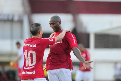 Porthus Junior / Agencia RBS CAXIAS DO SUL, RS, BRASIL, 13/10/2013. Internacional x Náutico, jogo válido pela série A do Campeonato Brasileiro e realizado no estádio Centenário, em Caxias do Sul. Comemoração do quarto gol do Inter marcado por Kleber. (Porthus Junior/Pioneiro)<!-- NICAID(9863154) -->