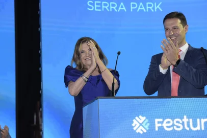 Marta Rossi, criadora do Festuris, e Eduardo Zorzanello, CEO do Festuris, na abertura oficial da edição 2024.<!-- NICAID(15910871) -->