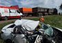 Mulher fica gravemente ferida após colisão frontal entre carro e carreta na RSC-377, entre Cruz Alta e Ibirubá