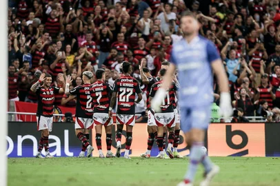 Flamengo vence o Fortaleza e lidera o Brasileirão<!-- NICAID(16050991) -->