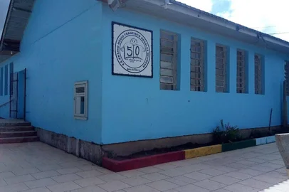 Fachada da Escola Estadual de Ensino Médio (E.E.E.M.) Francisco Rosales Neumann, em Barra do Ribeiro<!-- NICAID(15993090) -->