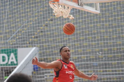 Treinamento da equipe principal e do sub-22 do Caxias Basquete, que se prepara para a fase final da LDB.<!-- NICAID(15524208) -->