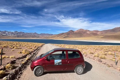 Família cruza os Andes de Twingo<!-- NICAID(16091577) -->