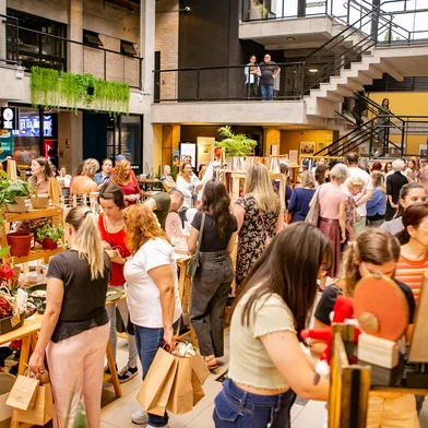 Neste sábado e domingo ocorre a 84ª edição do Le Marché Chic, no Pátio da Estação. Neste ano, a feira tem como tema “Arte em Movimento” e contará com a presença de personalidades caxienses que irão comandar o setlist do evento.<!-- NICAID(16008643) -->
