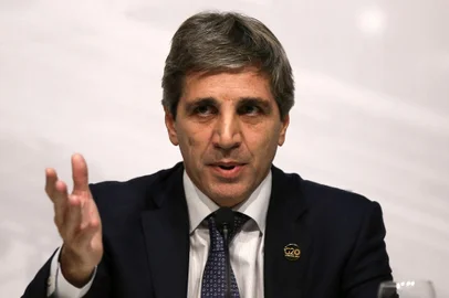Argentina's Central Bank President Luis Caputo speaks during a press conference offered along with Economy Minister Nicolas Dujovne (out of frame) in the framework of the G20 meeting of Finance Ministers and Central Bank Governors, in Buenos Aires, on July 22, 2018. (Photo by AGUSTIN MARCARIAN / AFP)Editoria: FINLocal: Buenos AiresIndexador: AGUSTIN MARCARIANSecao: macro economicsFonte: AFPFotógrafo: STR<!-- NICAID(15608061) -->