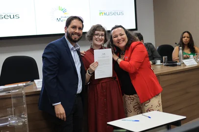 Caxiense Geovana Erlo representa a região Sul em grupo de trabalho do Instituto Brasileiro de Museus.Historiadora, que coordena o Ponto de Memória Inventário Participativo de Galópolis, foi empossada nesta segunda, 16, em Brasília.<!-- NICAID(16061673) -->