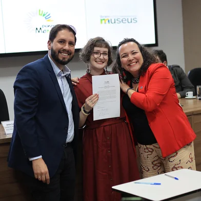 Caxiense Geovana Erlo representa a região Sul em grupo de trabalho do Instituto Brasileiro de Museus.Historiadora, que coordena o Ponto de Memória Inventário Participativo de Galópolis, foi empossada nesta segunda, 16, em Brasília.<!-- NICAID(16061673) -->