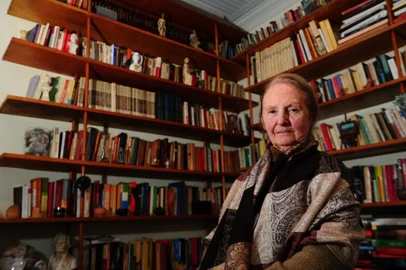 CAXIAS DO SUL, RS, BRASIL, 10/06/2016. Escritora, pesquisadora e historiadora Loraine Slomp Giron. (Porthus Junior/Pioneiro)<!-- NICAID(12251760) -->