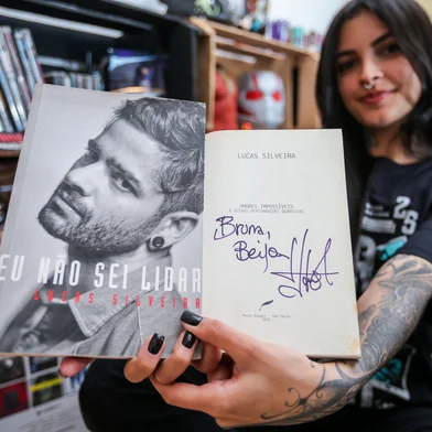 CAXIAS DO SUL, RS, BRASIL, 20/08/2025. Na expectativa do show da banda Fresno, em Caxias, após 10 anos, a cena emo está cada dia mais viva na cidade. É o caso de Bruna Matos, fã da banda, e que já foi em 10 shows. (Neimar De Cesero/Agência RBS)<!-- NICAID(16105823) -->